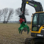 Unsere Bagger können mit einem Fällgreiferausgerüstet werden